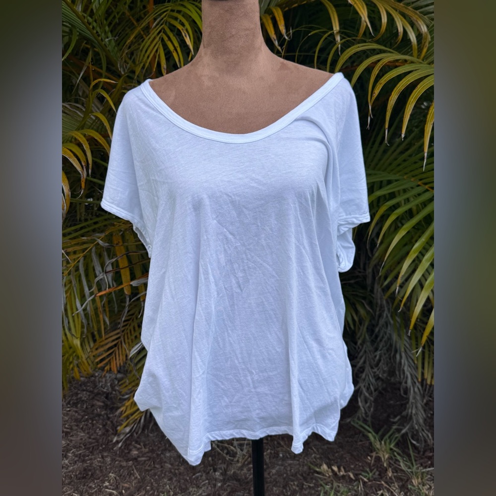 Barefoot Dreams Malibu Collection Scoop neck white t-shirt 1x